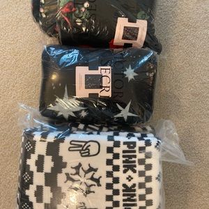 Brand New Victoria’s Secret Sherpa Blanket